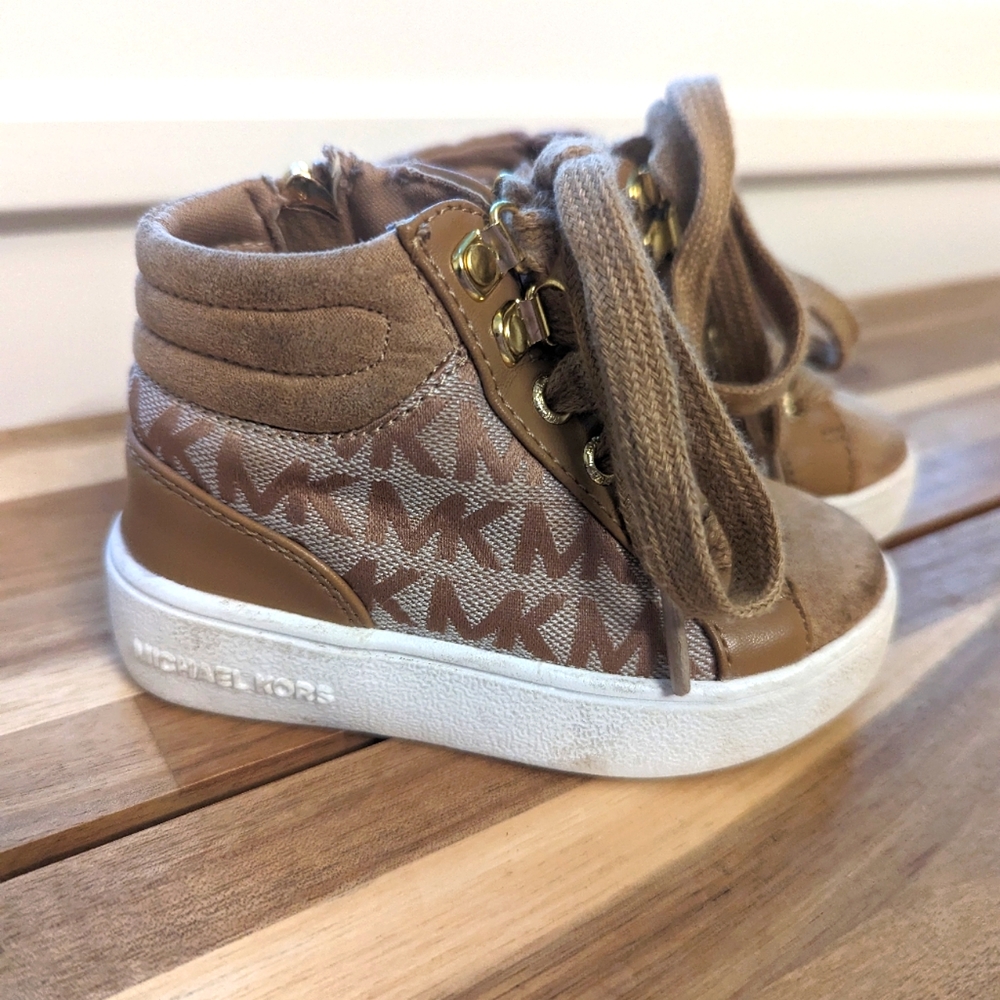 Michael kors baby shoes size 5 Lil SARAFINA High Top Tan Lace Up Gold